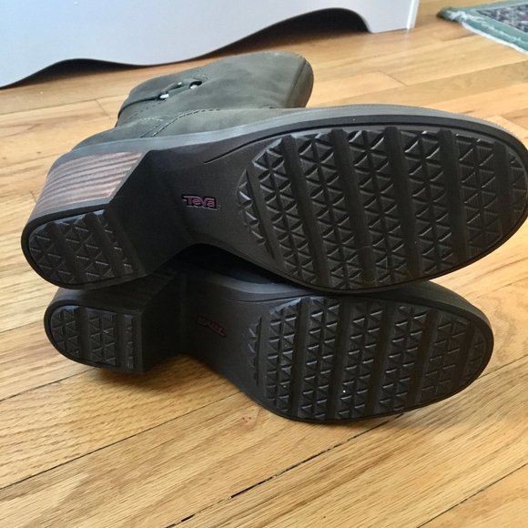 Olive green Teva boots, NWOT - Picture 5 of 8